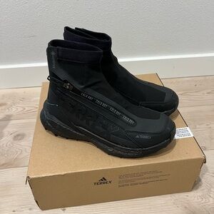 Adidas Terrex - Gore-Tex Hiking Boots - Size Women’s 7